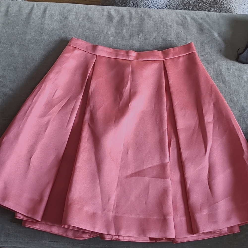 Pink pleated skirt